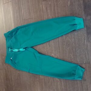 Figs XSP Hunter Green Zamora's